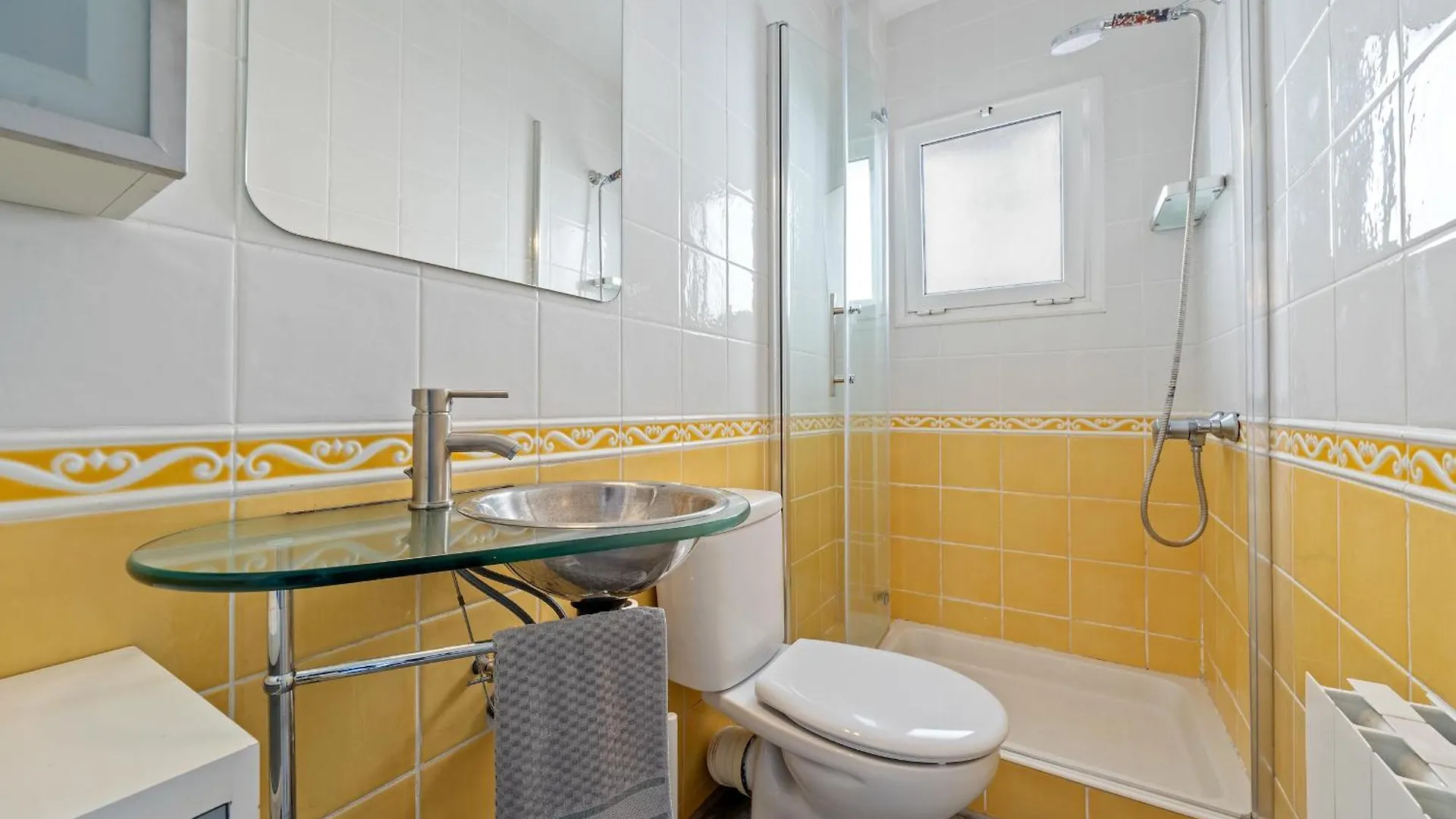 Hauzify I Apartament Zulu Cubelles Apartment